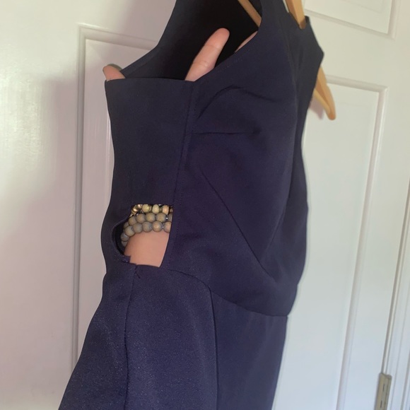 H&M SLEEVELESS TOP - Picture 2 of 5